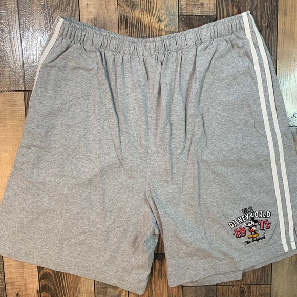 sweat shorts mickey mouse